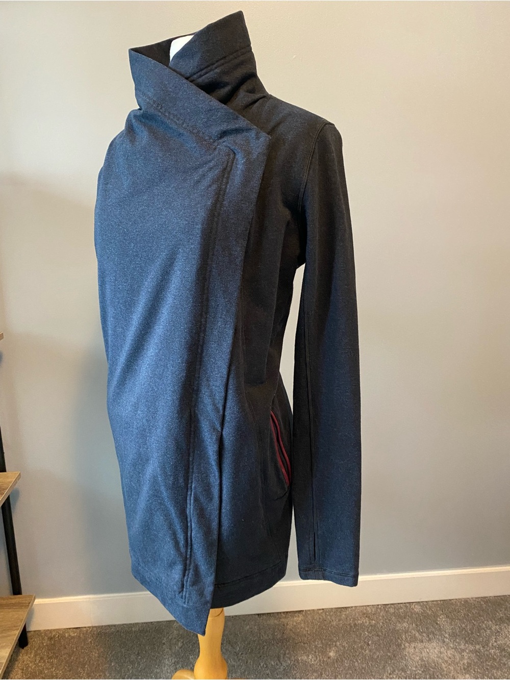 Lululemon Restore Wrap - Navy
